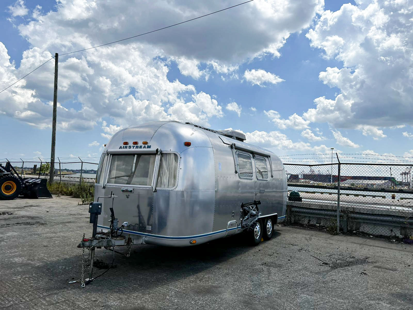 23 Fuß Airstream mit zwei Achsen