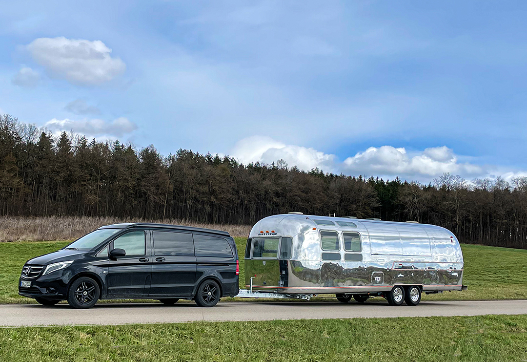 Zehn Meter langer Airstream
