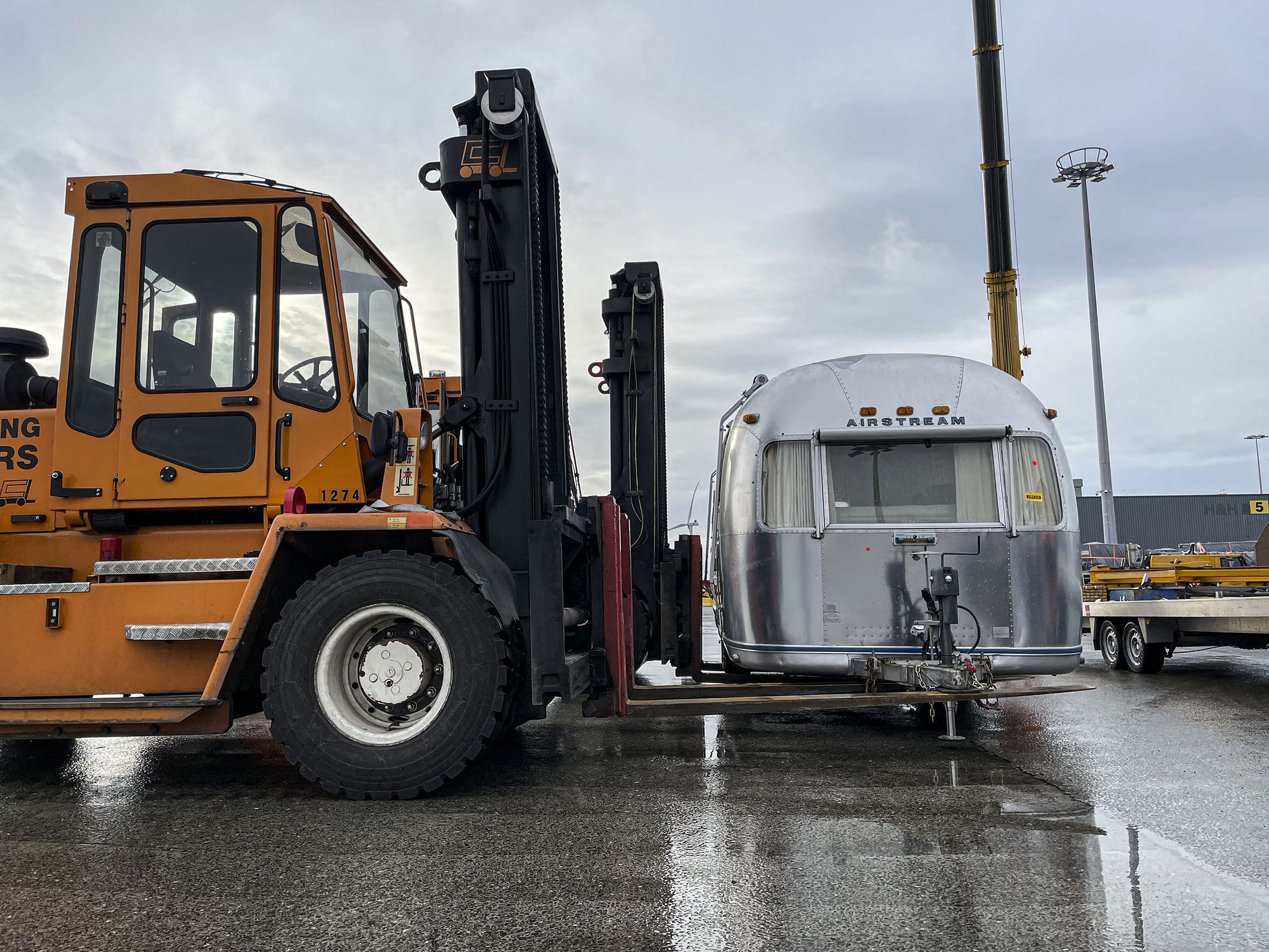 Ein Airstream aus den USA –das Abenteuer beginnt am Hafen!